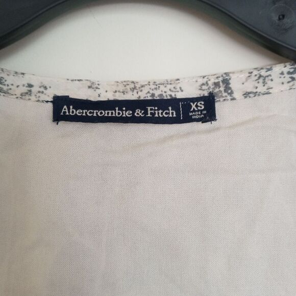 Abercrombie & Fitch Short Sleeve V Neck Snakeskin Wrap Mini Dress Tan Size XS - Picture 3 of 10